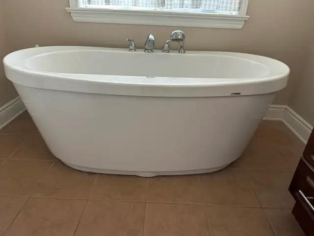 MAAX Jazz Freestanding Bathtub with Faucet Set