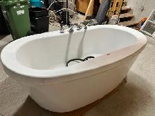 MAAX Jazz Freestanding Bathtub with Faucet Set - Photo 5