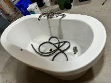 MAAX Jazz Freestanding Bathtub with Faucet Set - Photo 6