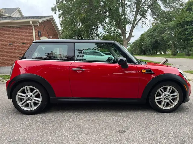 CERTIFIED 2011 MINI Cooper – 100,250 km – Automatic – $5,900 OBO