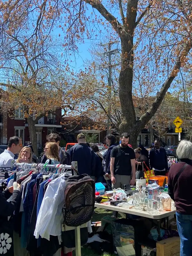 Marché aux puces extérieur