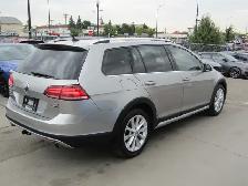 2018 Volkswagen Golf Alltrack 6 Speed Manual | Panoroof | NAVI | - Photo 6