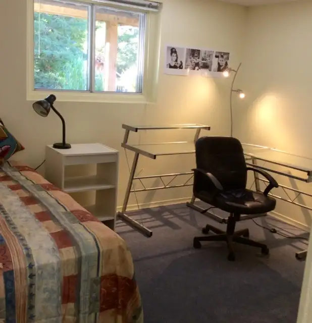 McMaster Males duplex 12 min walk. INCL ALL Utilities &furniture