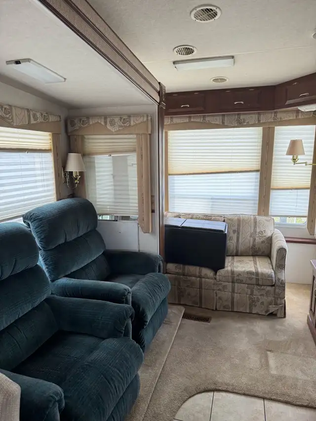 2004 Newmar Kountry Fifth Wheel 34 ft