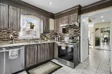 Detached House for Rent in Brampton - Photo 2