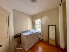 Very large three bedroom - Photo 12