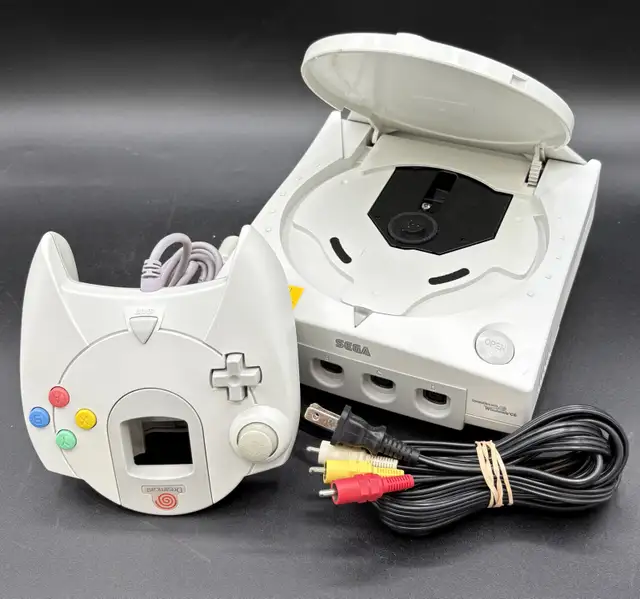 Sega Dreamcast Console Complete with Wires & Controller