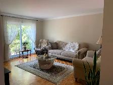 Grand 5 1/2 à louer, haut de duplex, près d'Anjou - Photo 2