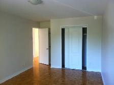 Grand 5 1/2 à louer, haut de duplex, près d'Anjou - Photo 5