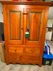 Solid pine dresser - Armoire en pin massif