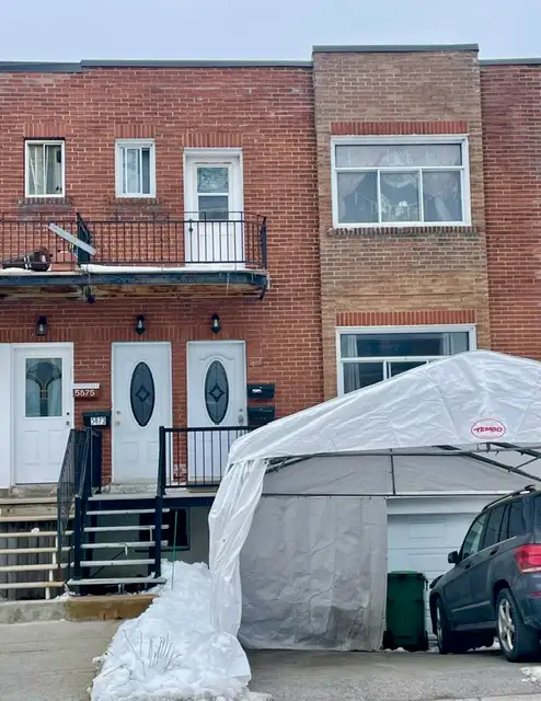 Two rooms in a shared 6 ½ unit near Metros available now