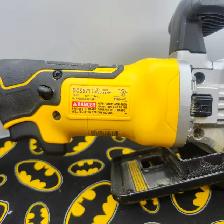 4-1/2 inch  DeWalt DCS571 Compact Circular Saw (#19728) - Photo 6