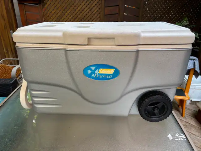 Chest cooler - Coleman Xtreme 62-Quart with wheels