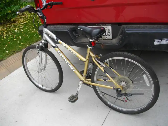 BRAND NEW $200 Schwinn Santa Monica Comfort Bike 26'