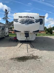 2010 Montana by keystone fifth wheel