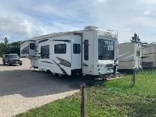 2010 Montana by keystone fifth wheel - Photo 3