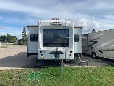 2010 Montana by keystone fifth wheel - Photo 4