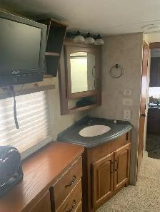 2010 Montana by keystone fifth wheel - Photo 9