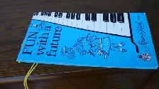 Upright Piano - Photo 8