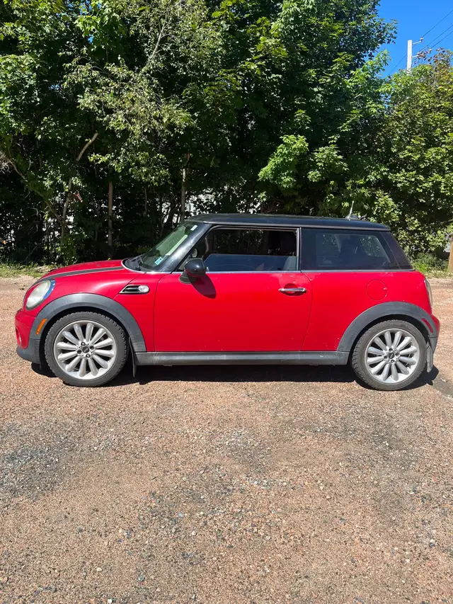 Selling 2011 Mini Cooper standard transmission