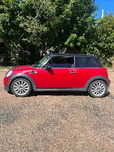 Selling 2011 Mini Cooper standard transmission - Photo 2