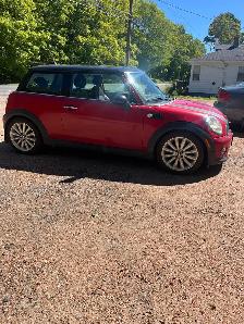 Selling 2011 Mini Cooper standard transmission - Photo 5