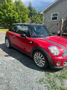 Selling 2011 Mini Cooper standard transmission - Photo 10