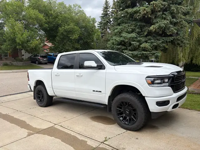 2020 Ram 1500 4x4 Night Edition