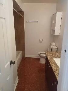 $2400 - 3 Bedroom Upper Level Semi Brampton - Photo 6