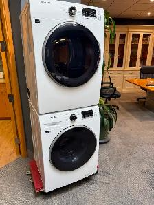 USED LESS THAN 1YEAR SAMSUNG SET APARTMENT SIZE WASHER AND DRYER