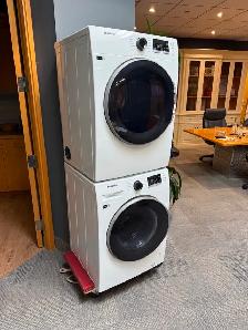 USED LESS THAN 1YEAR SAMSUNG SET APARTMENT SIZE WASHER AND DRYER - Photo 2