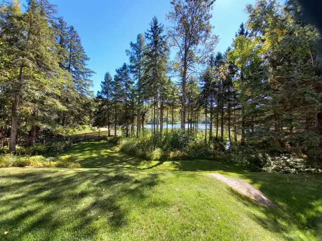 CONDO HAUT DE GAMME – AU PIED DU MONT HABITANT / BORD DU LAC