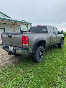2012 GMC Duramax 2500 (needs head gasket) - Photo 3
