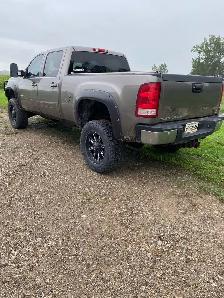 2012 GMC Duramax 2500 (needs head gasket) - Photo 4