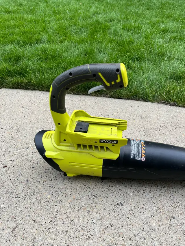 Ryobi Leaf Blower with Battery and Charger