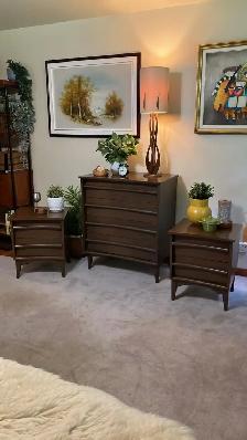 Mid century. Ensemble chambre à coucher. 2 tables de chevet nigh