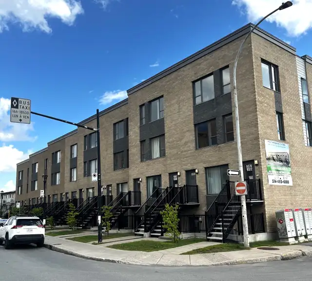 LOGEMENT 3 ½ - GRAND BALCON   STATIONNEMENT