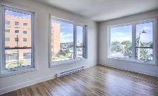 LOGEMENT 3 ½ - GRAND BALCON   STATIONNEMENT - Photo 5