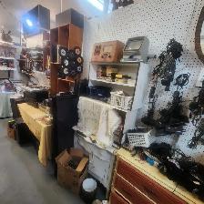 Vente de garage interieurbijoux.vaisselle.vinyl.livre.jeux conso