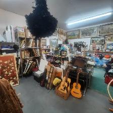 Vente de garage interieurbijoux.vaisselle.vinyl.livre.jeux conso - Photo 3
