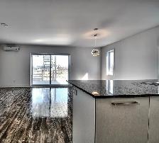 LOGEMENT 4 ½  GARAGE, GRAND BALCON, STATIONNEMENT, CABANON! - Photo 5