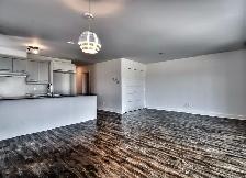LOGEMENT 4 ½  GARAGE, GRAND BALCON, STATIONNEMENT, CABANON! - Photo 6