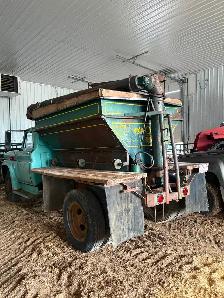 1964 50 series Chev feed box truck - Photo 2