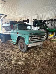 1964 50 series Chev feed box truck - Photo 3