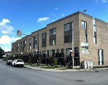 LOGEMENT 3 ½ AVEC BALCON   STATIONNEMENT À LOUER
