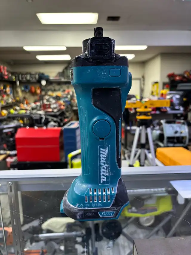 Makita 18V Cut Out Tool