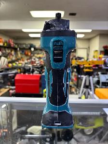 Makita 18V Cut Out Tool - Photo 2