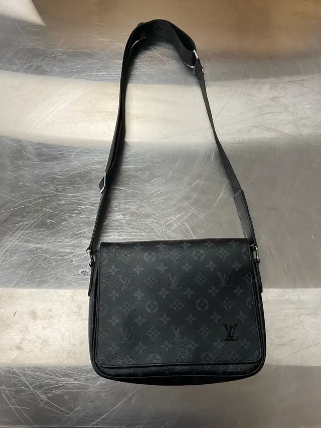 LOUIS VUTTON SIDE BAG