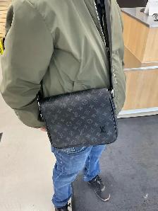 LOUIS VUTTON SIDE BAG - Photo 3