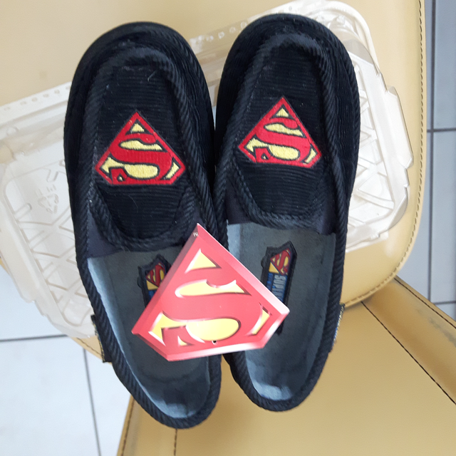 PANTOUFLESSUPERMAN GR5garcon VELOURNOIR SEMELLES CAOUTCHOUC$5.00